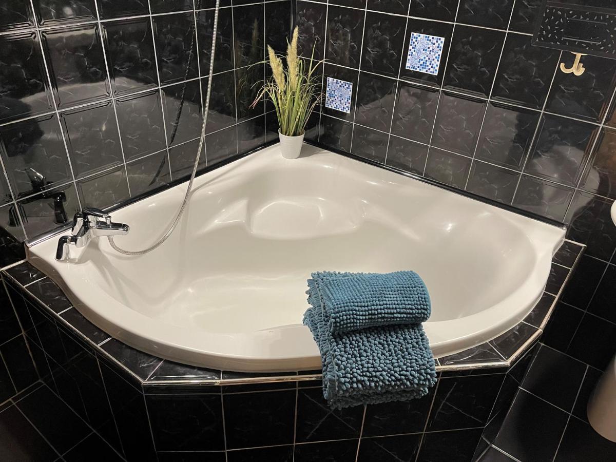 Apartamenty Pod Uwalonym Debem Jezow Sudecki Esterno foto